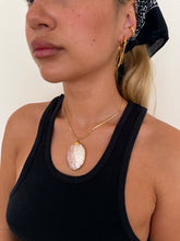 Load image into Gallery viewer, Pink Oval Mother of Pearl Necklace
