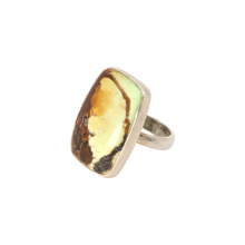 Load image into Gallery viewer, Lemon Chrysoprase Ring
