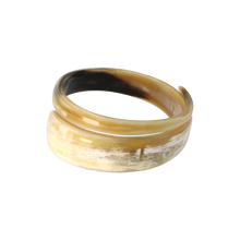 Load image into Gallery viewer, Cream &amp; Dark Brown Twist Horn Bangle
