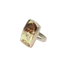 Load image into Gallery viewer, Lemon Chrysoprase Ring
